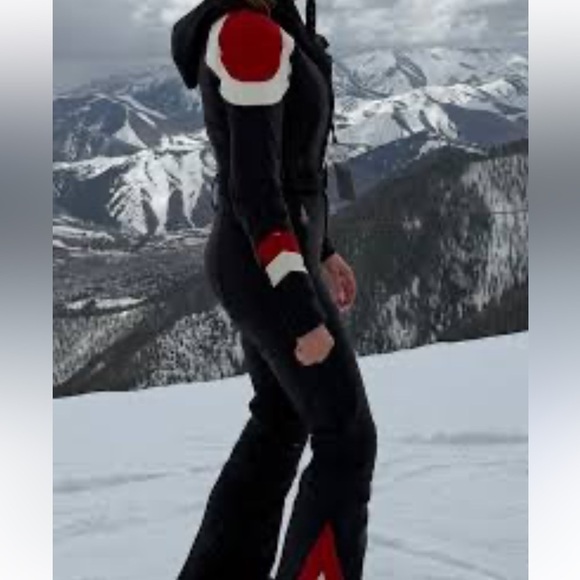 NWT Perfect moment Allos hooded striped ski suit in jet black/red/snow white - Picture 2 of 13